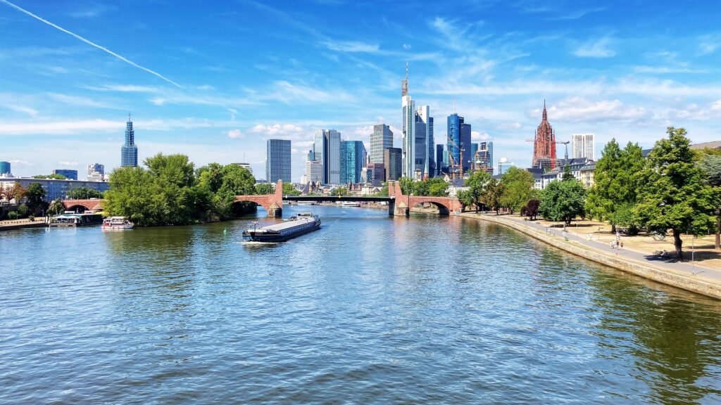Mainfest Frankfurt am Main 2026 – Das Volksfest am Fluss 1 Das Mainfest in Frankfurt findet am Mainufer statt.