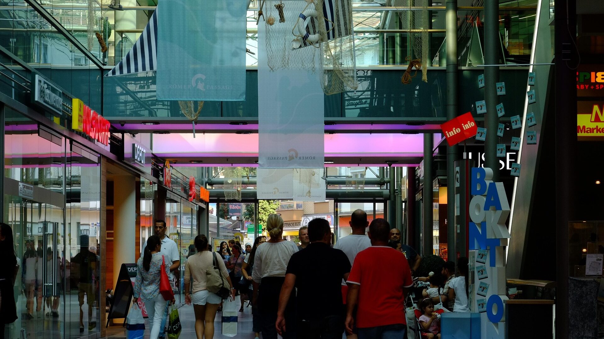 Shopping in Mainz: Die schönsten Einkaufsviertel und Tipps für Ihren Stadtbummel 3 Die belebte Römerpassage.