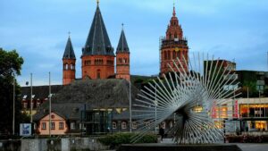 Mainz am Brand – Shopping, Medizin & Stadtleben im Herzen der Altstadt 4 rathausplatz blick auf dom und brand edited