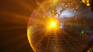 Clubs in Mainz: Dein Guide für Nachtleben, Events & Highlights 3 club discokugel edited