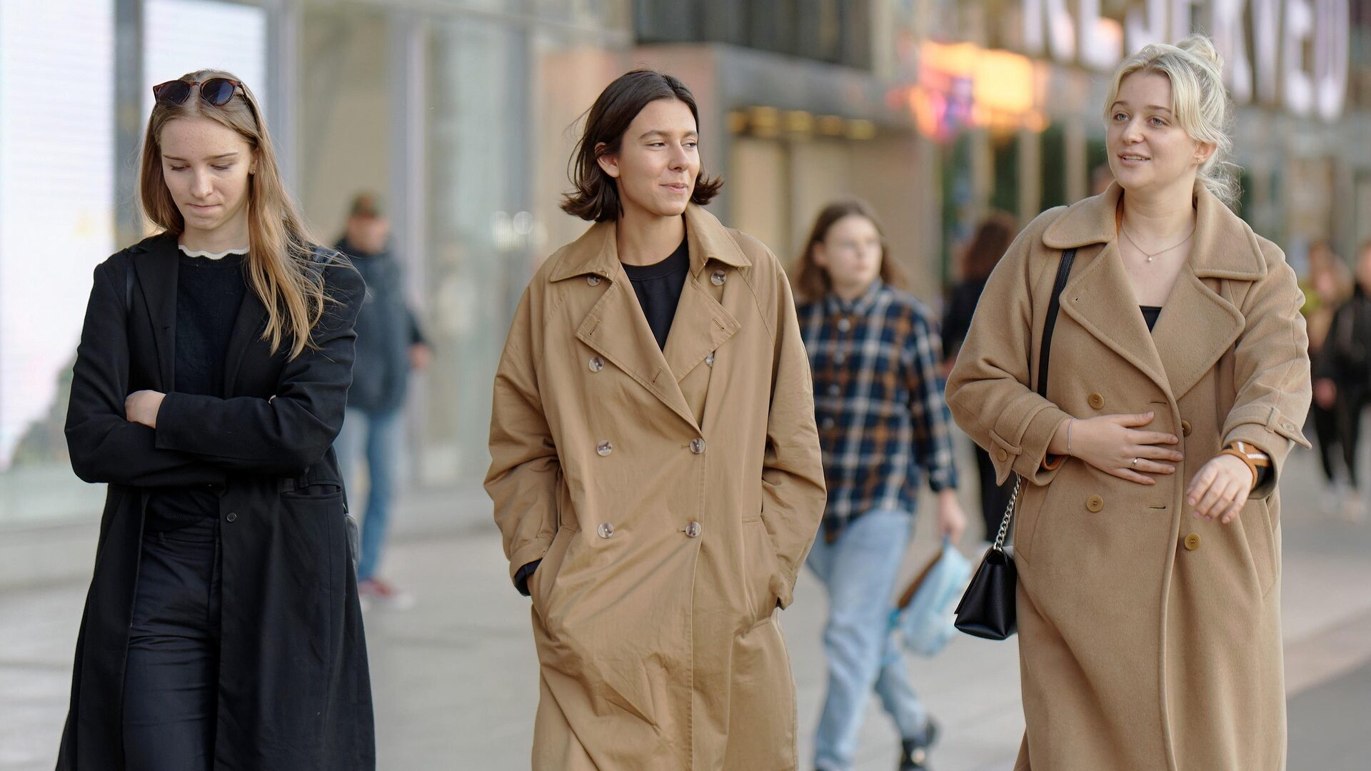 Verkaufsoffener Sonntag in Mainz - entspannt shoppen 2026 2 frauen herbst shopping edited