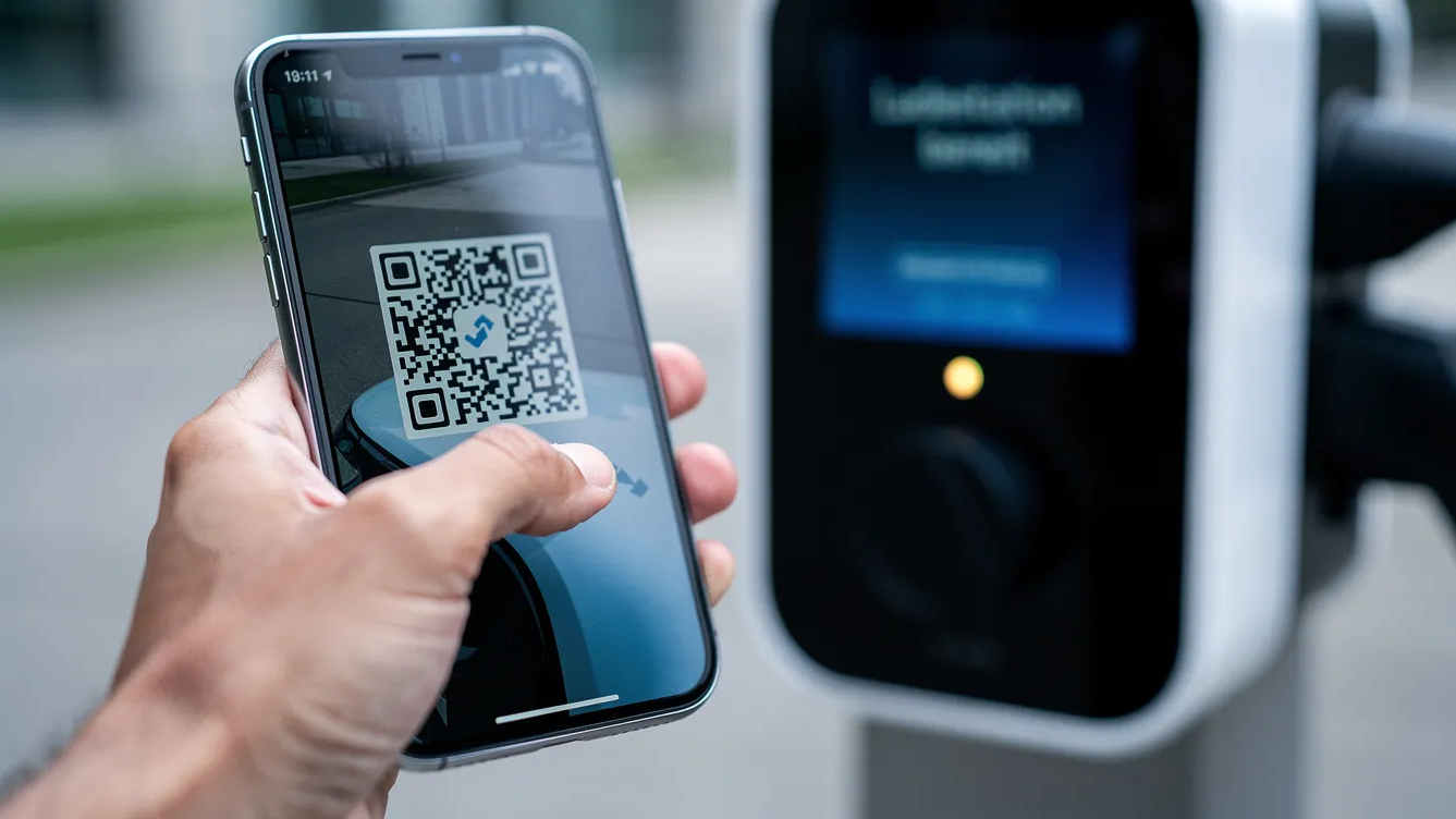 Ladestationen in Mainz: Öffentliche Ladepunkte für E-Autos 2 Mit einer App das E-Auto bequem laden.