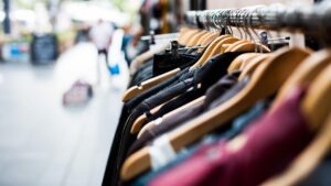 C&A Mainz – Alle Infos zu Store, Öffnungszeiten & Shopping-Erlebnis 3 kleiderbuegel edited