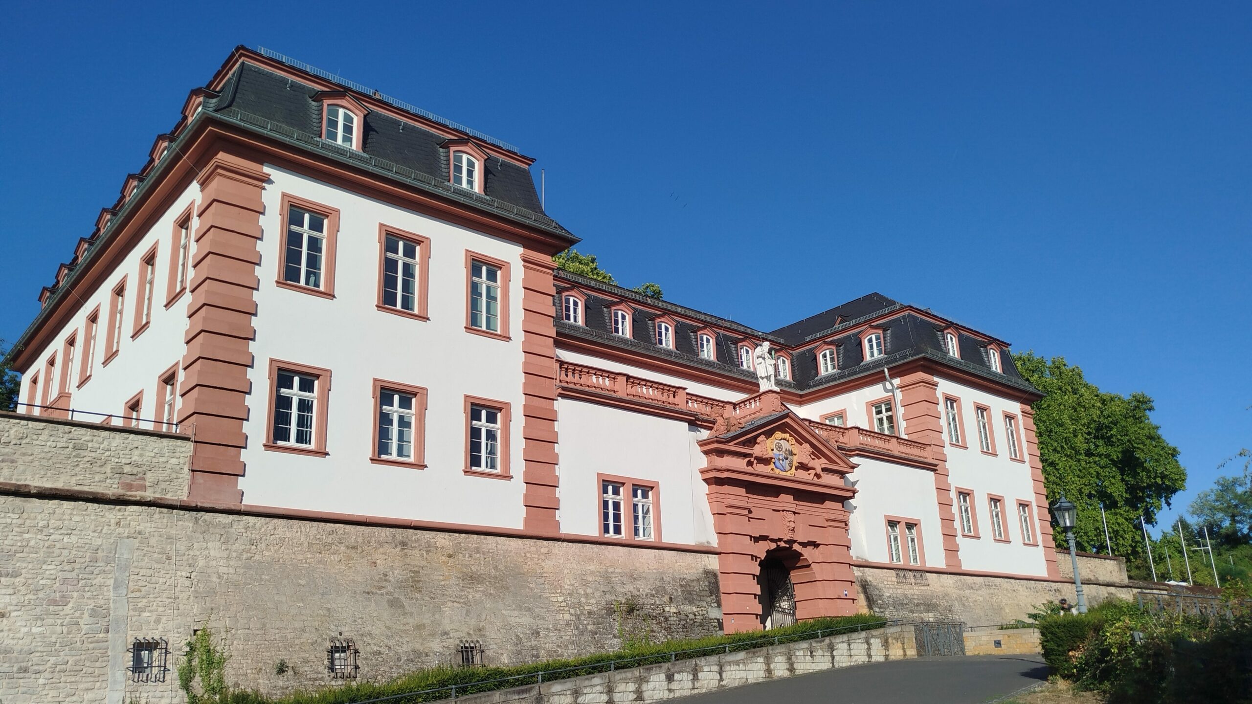 Zitadelle Mainz: Geschichte, Architektur, Veranstaltungen & Besuch 1 Die Zitadelle in Mainz.