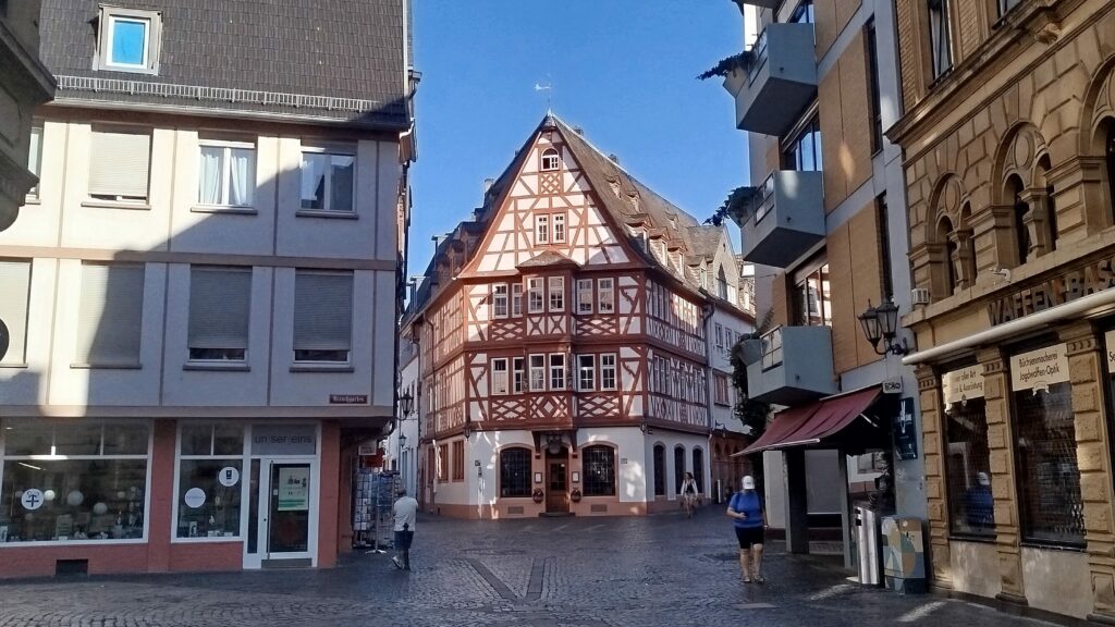 Stadtteile von Mainz: Übersicht, Besonderheiten und Wohnen in den Mainzer Stadtteilen 2 Das Herz der Mainzer Altstadt: die Augustinerstraße.