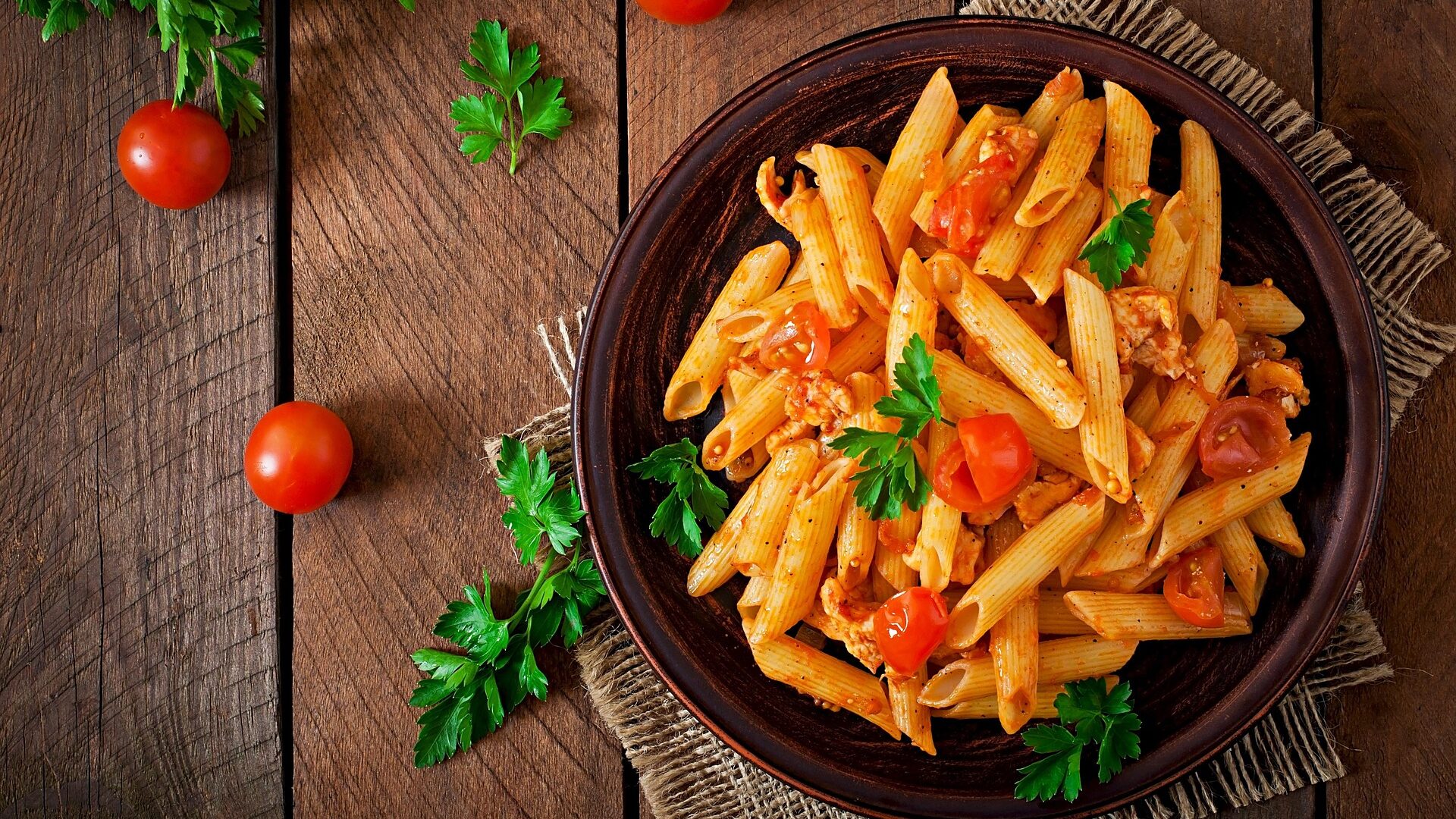 L'Osteria Mainz – XXL-Pizza, Pasta d'Amore & alle Infos zur Filiale in der Holzhofstraße 7 1 Klassische Penne Arrabiata mit hausgemachter Pasta.