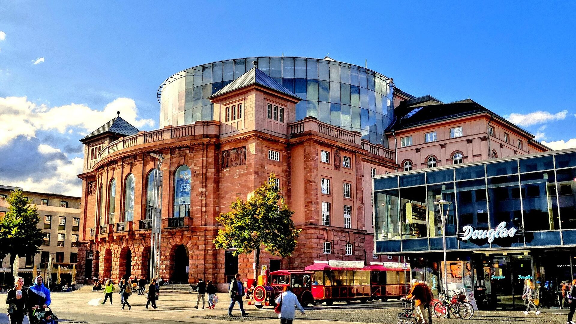 Mainzer Altstadt: Geschichte, Leben und Erlebnisse im Herzen von Mainz 5 Ein Besuch im Staatstheater Mainz mit seinen vielen Spielstätten lohnt sich immer.