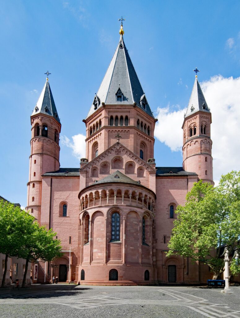 Mainzer Dom: 1000-jähriges Wahrzeichen im Herzen der Stadt 2 mainz dom ostturm